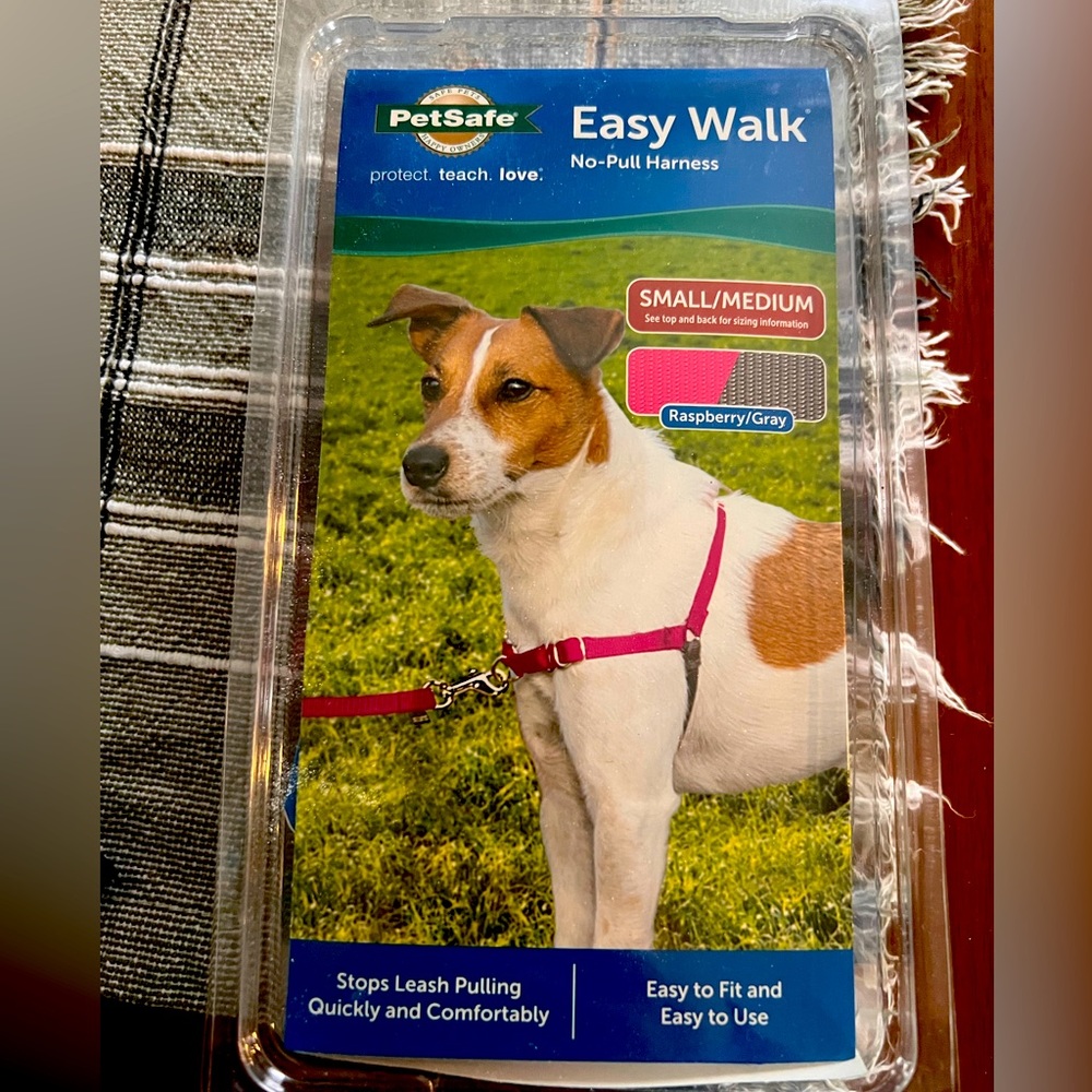 New small/medium no pull dog harness in pink